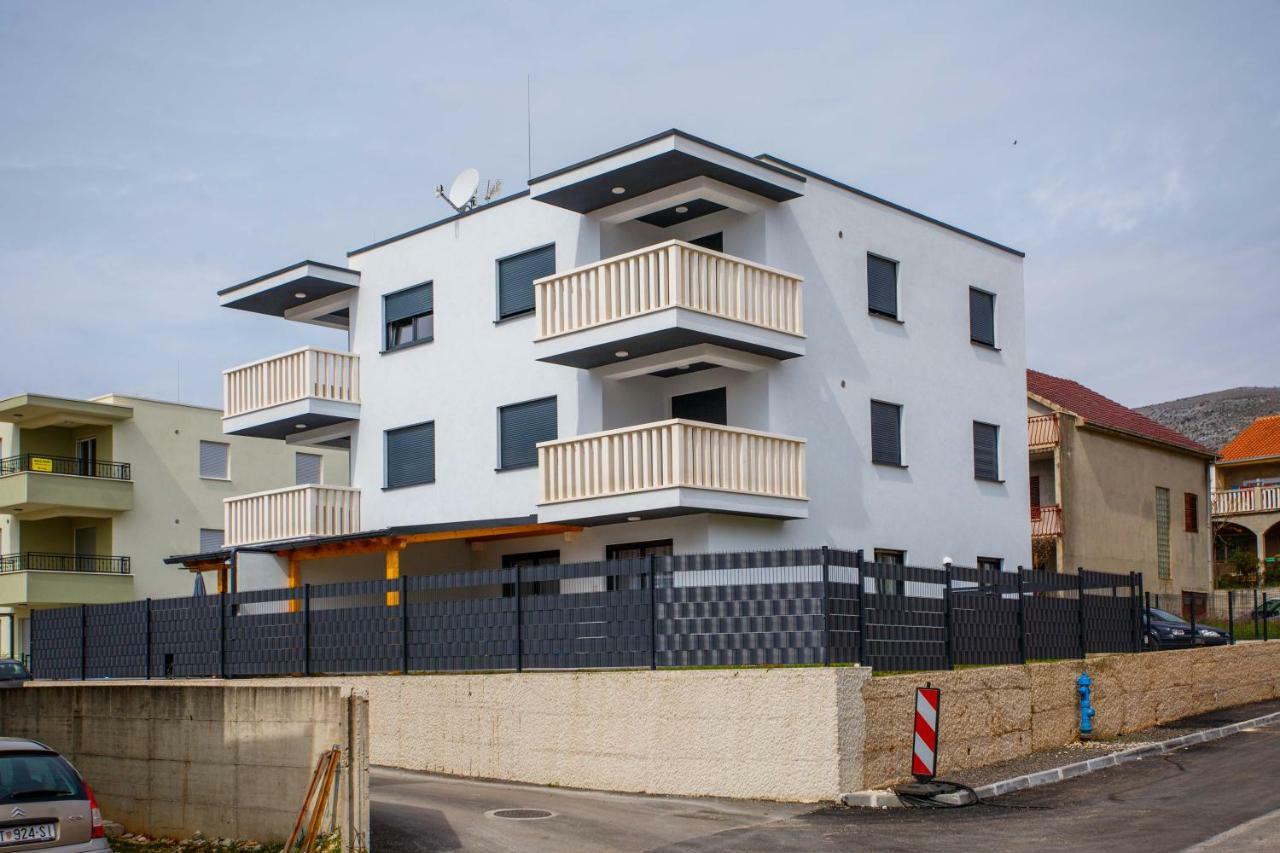 Apartment Ferias Трогір Екстер'єр фото