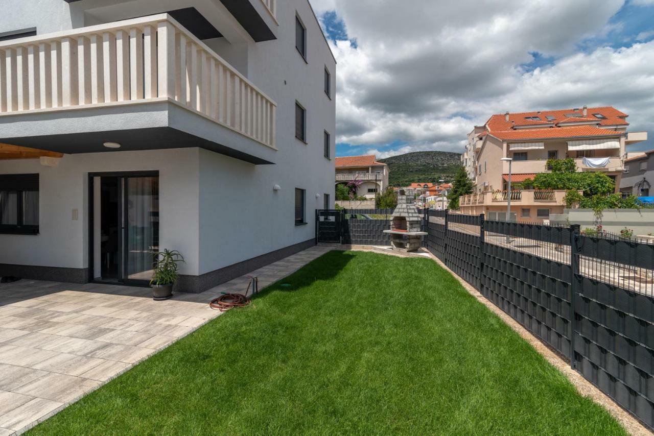 Apartment Ferias Трогір Екстер'єр фото
