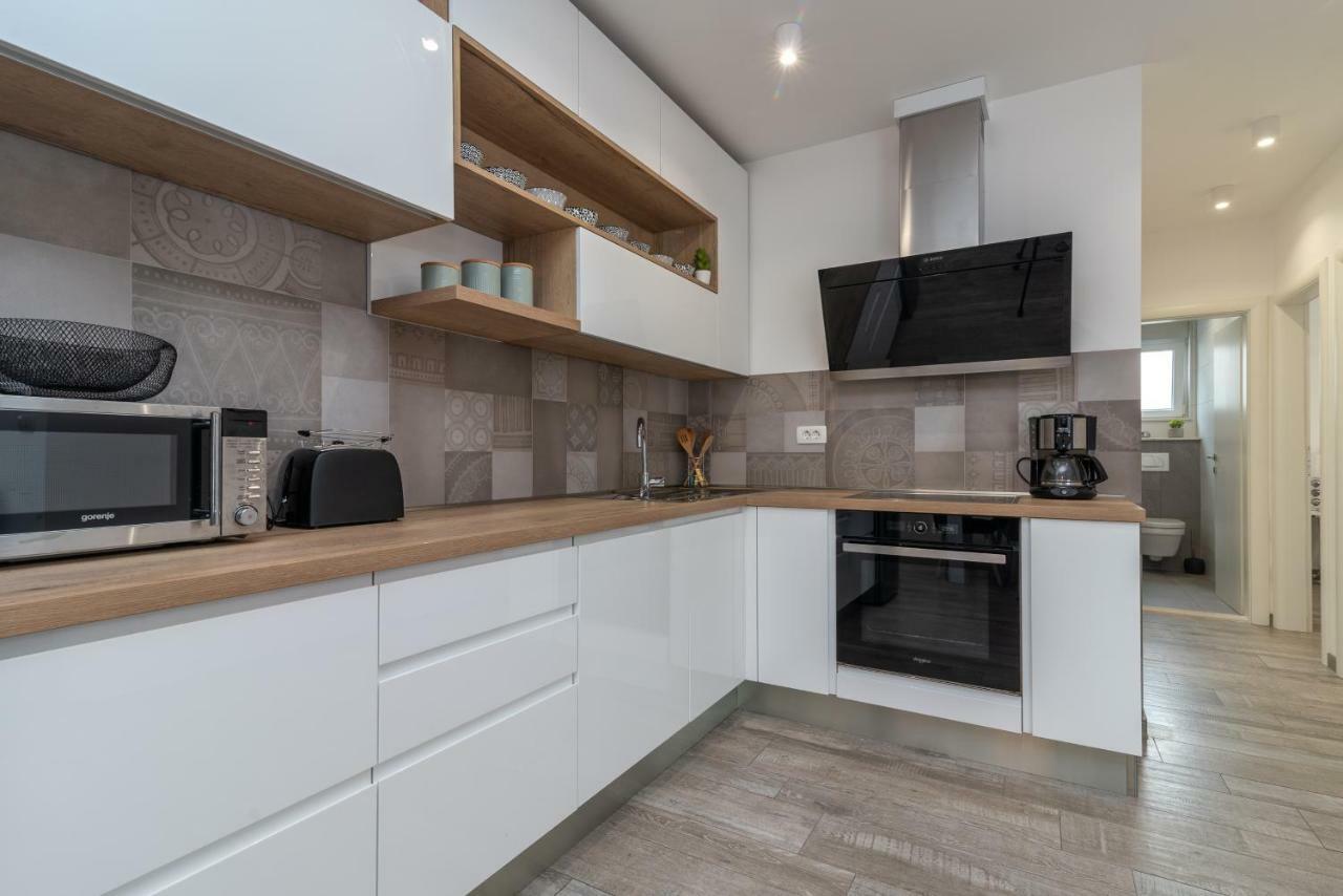 Apartment Ferias Трогір Екстер'єр фото