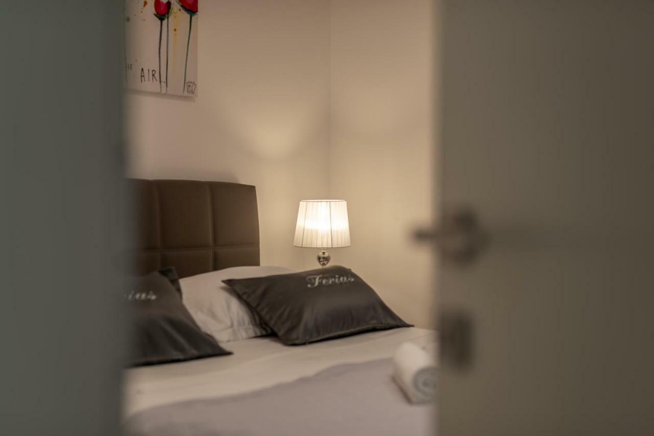 Apartment Ferias Трогір Екстер'єр фото