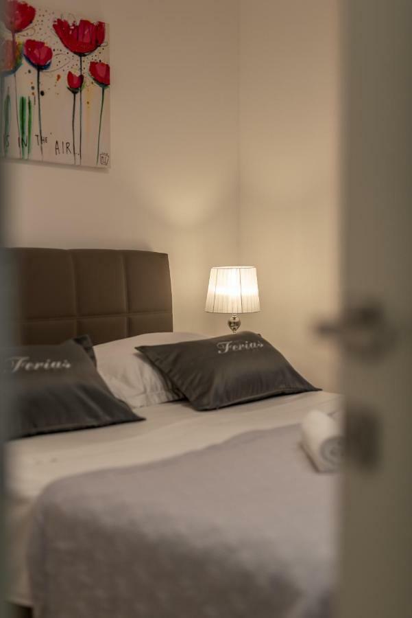 Apartment Ferias Трогір Екстер'єр фото